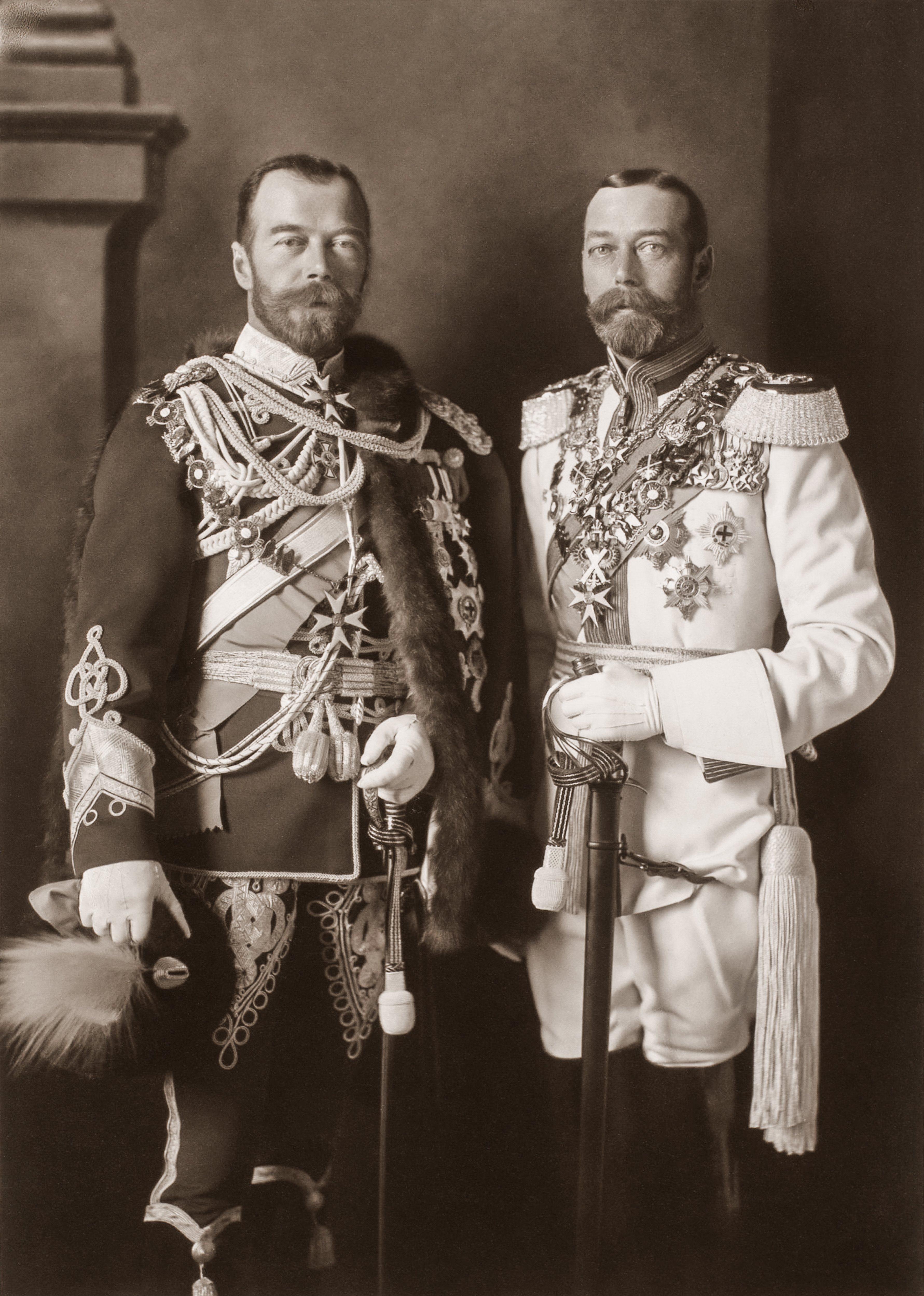 Tsar Nicholas II and King George V in military uniform in 1913.