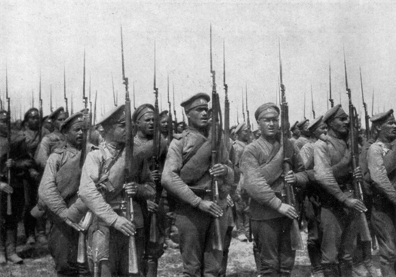 a unit of Russian infantry photographed in World War I