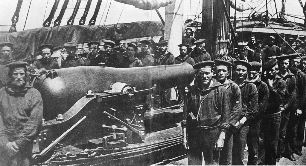 Crewmembers of US Military USS Wissahickon by the ship's 11-inch (280 mm) Dahlgren gun, circa 1863