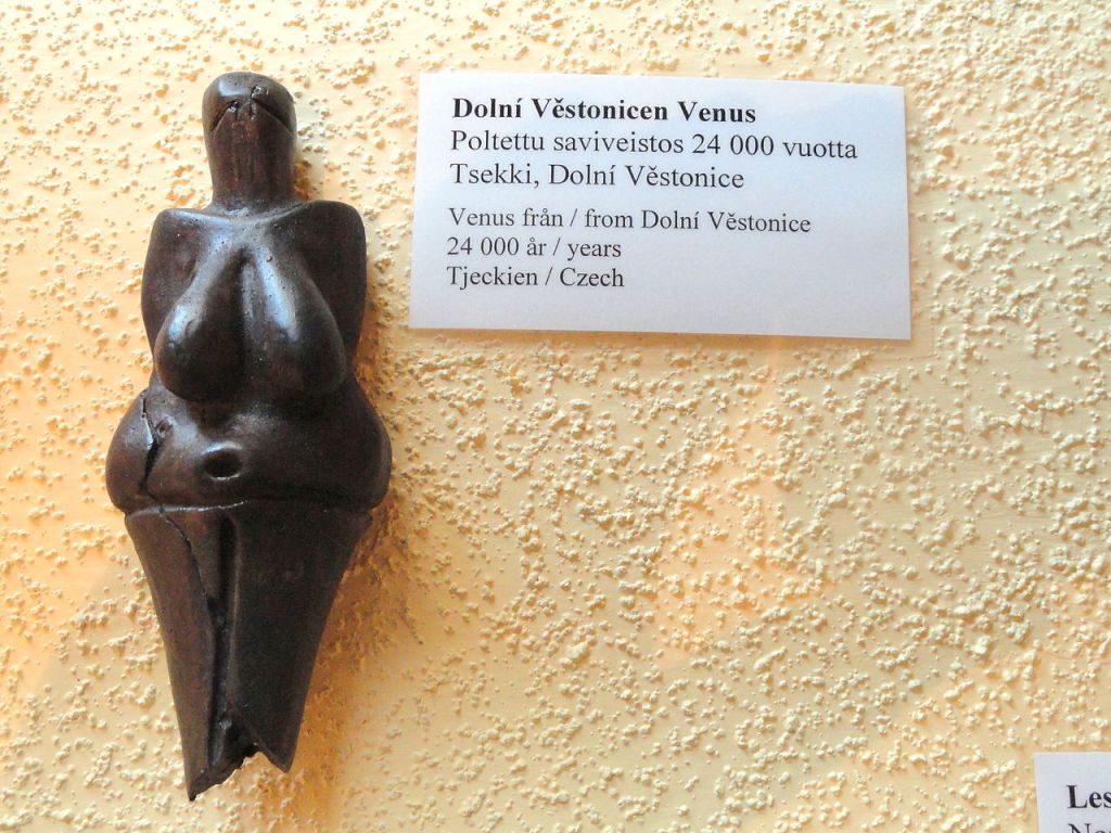 Ceramic statuette