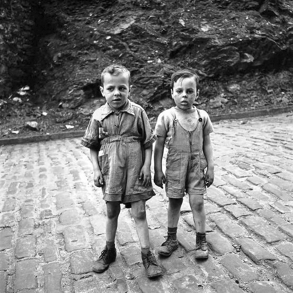 A young Al Capone with his brother in 1904
