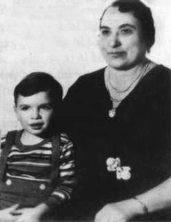 A young Al Capone with his mother Teresa Capone
