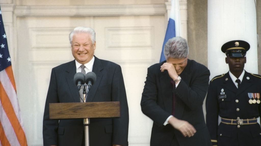 Yeltsin and Clinton sharing a laugh at a press conference in 1995.
