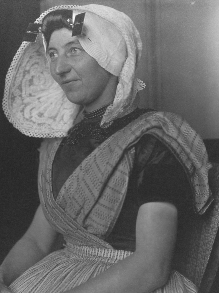 A Dutch woman photographed while entering the USA via Ellis Island