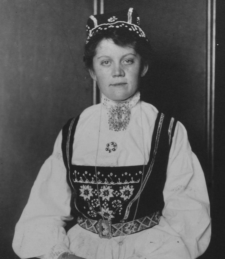 A Norwegian woman photographed at Ellis Island