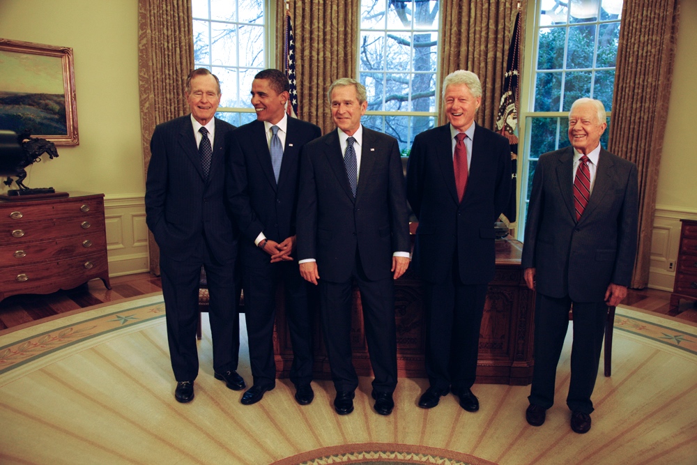 43rd US President George W. Bush with President-Elect Barack Obama (44th) and former Presidents George H. W. Bush (41st), Bill Clinton (42nd), and Jimmy Carter (39th) in the Oval Office, 7 January 2009.