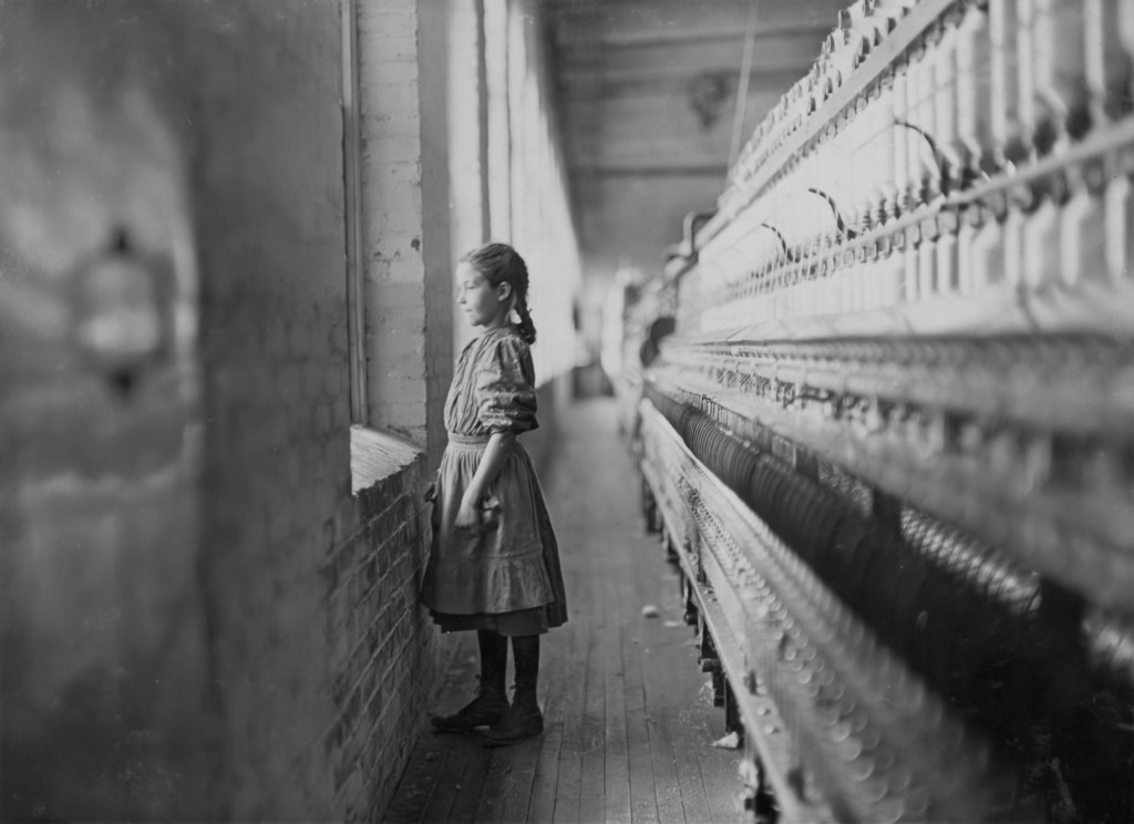 Original description: Rhodes Mfg. Co., Lincolnton, N.C. Spinner. A moments glimpse of the outer world Said she was 10 years old. Been working over a year. Location: Lincolnton, North Carolina.